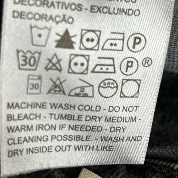 Levi's Ribcage Straight Distressed Knees Raw Hem in Well Worn Black - Size 26 - Picture 9 of 11